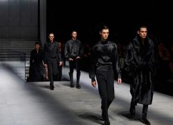 Raffinata, sensuale, impeccabile eleganza in nero per Dolce&Gabbana
