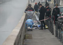 Milano, 80enne trovato morto nelle acque del Naviglio Pavese, verso la Darsena. Indagini in corso: malore improvviso o suicidio tra le ipotesi