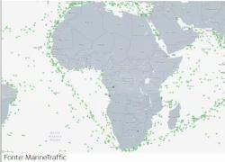 Crisi Mar Rosso, blocco canale Suez costringe navi a circumnavigare Africa, traffico al -66%, quadruplicati costi per la rotta Shangai-Genova