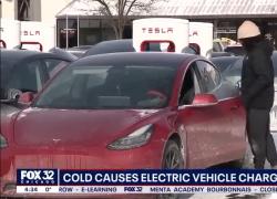 Chicago, auto elettriche Tesla ferme per il freddo, batterie scariche non ricaricabili, "un ammasso di robot morti" - VIDEO