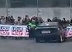 Incidente alla Motor Bike Expo di Verona: auto contro gli spettatori durante uno show. "10 feriti, esibizioni sospese" - VIDEO