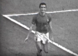 Addio a Gigi Riva, dallo Scudetto con il Cagliari nel '70 al record di 35 gol con la Nazionale: le imprese di "Rombo di tuono" - VIDEO
