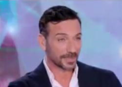 Costantino Vitagliano: “Ho una rara malattia autoimmune". Il web: “Colpa del vaccino Covid, nel 2021 attaccavi i no vax” - VIDEO