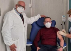 Vaccino melanoma, prima dose sperimentale in Italia a 71enne di Napoli: "Stessa tecnologia mRNA degli anti-Covid"