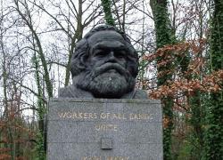 Marx, al cimitero di Londra lotti in vendita accanto alla sua tomba: il capitalismo sfregia il barbuto di Treviri