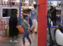 Giuseppe Garibaldi, malore improvviso al Gf: portato via in ambulanza dopo svenimento e diretta interrotta - VIDEO