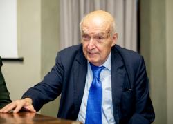 Antonio Paolucci, il più politico degli storici dell’arte, meglio dei soprintendenti: dal sacco a pelo al Ministero