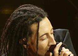 Che tempo che fa, Ghali sul Nove: "Stop alle guerre, ai respingimenti e a chi dice 'aiutiamoli a casa loro'". Il rapper fa sparire la parola genocidio