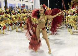 Rio, esplode il Carnevale nella sua notte più folle e colorata