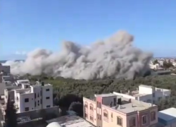 Raid Idf su campo profughi a Nuseirat, 12 morti di cui 10 donne e bambini. Usa: “L’Egitto costruisce un muro al confine con Gaza”