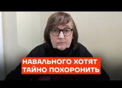 Caso Navalny, mostrato alla madre il cadavere del figlio, poi l'accusa al Cremlino: "Vogliono seppellirlo in gran segreto, mi minacciano" - VIDEO