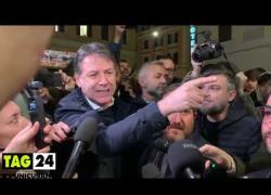 Conte contestato al presidio degli studenti a Roma: "Quando eri al governo mi hanno aperto la testa a manganellate e inviavi armi in Ucraina", lui replica: "Prepotenti, castronerie" - VIDEO