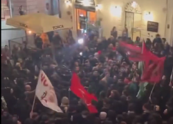 Roma, protesta studenti sotto il Viminale: "Piantedosi dimettiti. Contro le vostre manganellate a Pisa, Firenze e Catania" - VIDEO