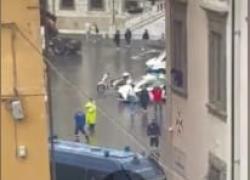 Manganellate a Pisa, "Foto degli scontri ritoccate su ordine di Mattarella per destabilizzare governo": la fake news che gira sul web