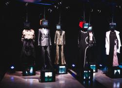 John Richmond, a Milano presenta il suo ballo della vita nella moda