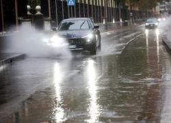 Maltempo, allerta meteo rossa in Veneto e arancione in 6 regioni del nord, crolla ponte nel torinese, frane in Liguria