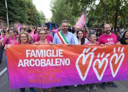 Padova, mamme arcobaleno: ok a registrazione in Comune di figli con madre biologica e 'intenzionale'; il web: "Estinzione, arriviamo"