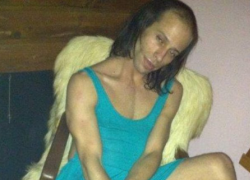 Canada, attivista trans Krystel Lauzon arrestata per possesso di materiale pedopornografico: scriveva "amo i bimbi trans" su IG