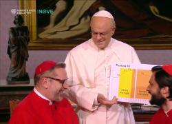 Fratelli di Crozza, Papa: dovete smetterla di leggere i titoli. "La Ferragni batte il Papa" è solo un titolo per far vendere i giornali, bisogna fare un’analisi più approfondita