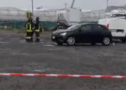 Salerno, operaio 26enne indiano morto folgorato: "Guidava gru che ha toccato cavi dell'alta tensione, scarica da 20mila volt"