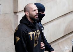 Andrew Tate, arrestato di nuovo in Romania l'influencer "misogino", è accusato di violenza sessuale assieme al fratello 