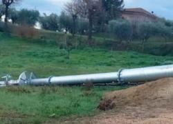 Frosinone, Antennaman abbatte impianto 5G con la fiamma ossidrica a Monte San Giovanni Campano, il web: "Un vero eroe"
