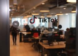 TikTok, multa da Antitrust per 10 mln di €: "Controlli inadeguati su sicurezza per minori, responsabilità su challenge pericolose"