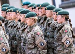 Svolta Danimarca,  leva militare obbligatoria per le donne, come Svezia e Norvegia: "Ci armiamo per evitare la guerra"
