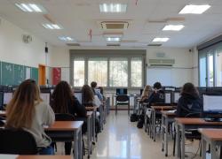 Giugliano, malore improvviso per una 15enne, morta tra i banchi di scuola dell'istituto Marconi