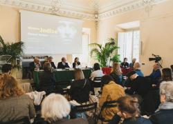 Mimmo Jodice per la prima volta in mostra a Firenze. Il regista Mario Martone gli dedica un documentario 
