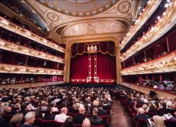 Il regista Damiano Michieletto porta alla Royal Opera House di Londra la libertà e il femminicidio di Carmen