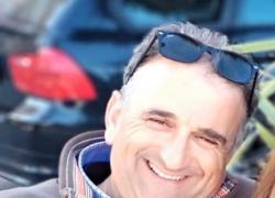 Malore improvviso per Antonio D'Acci, morto per infarto a 61 anni mentre guidava il treno, ma prima è riuscito a fermare il mezzo salvando i passeggeri