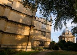 Oxford, l'Università: "Il nuovo rettore dovrà rispettare i canoni di uguaglianza e diversità", il web: "La cultura woke ci seppellirà"