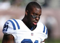 Football americano, Vontae Davis morto a 35 anni nella casa della nonna: l’ex stella NFL decise di ritirarsi durante una partita