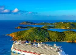 Otto turisti perdono la nave da crociera  Norwegian Cruise e rimangono fermi su un'isola deserta in Africa: non si sono presentati in tempo per la ripartenza