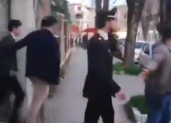 Ostia, Roberto Speranza contestato dai danneggiati dal vaccino Covid: "Assassino, devi andare in galera, dacci delle risposte" - VIDEO