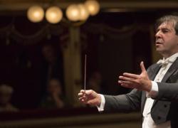 Daniele Gatti, chi è il nuovo direttore musicale del Teatro alla Scala che vuole una mini telecamera sul palco per "avere il pubblico vicino"
