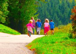 Passeggiate a sorpresa, tante idee per inseguire l’Orsa Maggiore e il “Trifolao”, tra rockstar, arcangeli e sculture genere MoMa