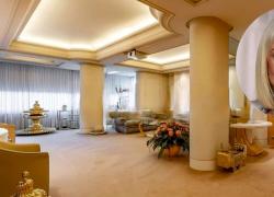 Raffaella Carrà, in vendita per 2,1 mln l'appartamento di Vigna Clara, 400 mq tra sauna, idromassaggio e sala yoga
