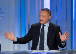 Lollobrigida: "Formaggi italiani obbligatori nei menù dei ristoranti", il web: "Ha il cervello come un emmental"