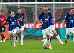 Inter campione d'Italia per la 20esima volta, Milan battuto nel derby 2-1 e seconda stella conquistata: decidono Acerbi e Thuram