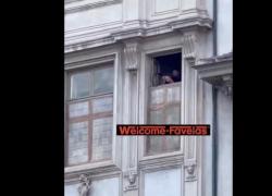 Coppia fa sesso alla finestra di Piazza Navona, in centro a Roma: il VIDEO virale finisce sui social