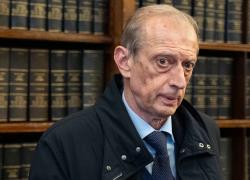 Fassino e il caso del profumo Chanel rubato, duty free: "Altri 2 tentati furti", lui ai vigilantes come il marchese del Grillo: "Non sapete chi sono"