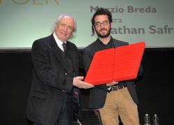 Pino Pinelli, morto il maestro della pittura analitica: il suo angelo in "rosso Pinelli" sarà sempre presente in Argentina