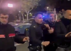 Ischia, maxi rissa tra domenicani e venezuelani in disco, carabinieri e poliziotti accerchiati ed aggrediti, 6 agenti feriti, 4 arresti - VIDEO
