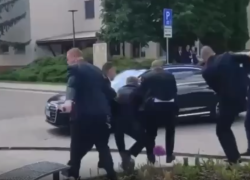 Slovacchia, spari al premier Robert Fico ad Handova, primo ministro ferito e ricoverato, arrestato l’attentatore - VIDEO