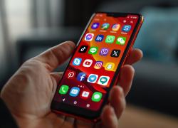 It Wallet, quando arriva? Da gennaio 2025 carta d'identità, tessera sanitaria e patente sullo smartphone