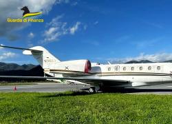Savona, la finanza sequestra un jet privato del valore di 10 milioni, era nascosto in un hangar