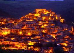 La Notte Romantica, tra baci, arte e poesia il 22 giugno si celebra il fascino sorprendente dei Borghi più Belli d’Italia 