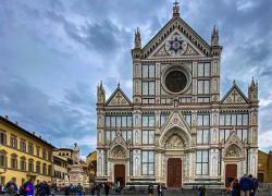 Arte, il ricordo del pittore Luciano Schifano. Tra i suoi interventi più significativi le vetrate della cripta della Basilica di Santa Croce